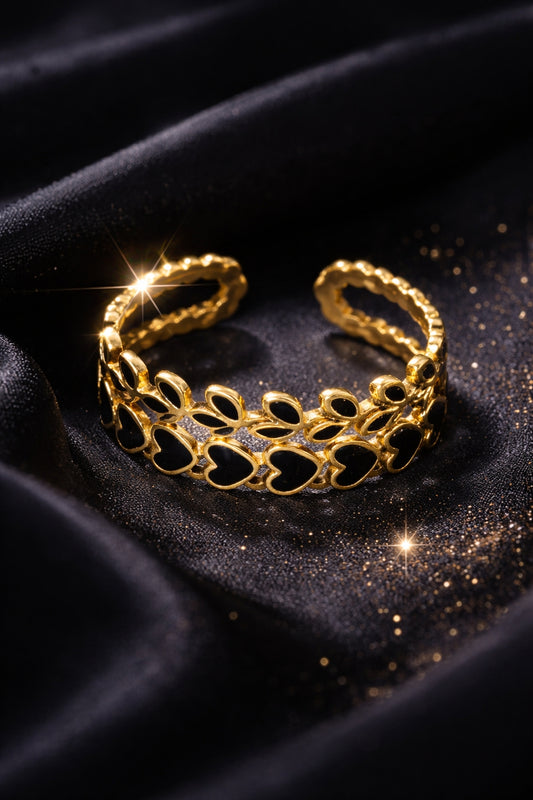 Black Heart Band Ring – 18K Gold Plated